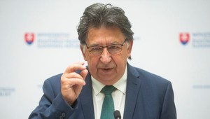 Kritika projektu "Obnov dom": Budajov rezort mal podpísať 3 000 zmlúv, realita je 100