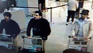 Podozrivý z útoku na bruselské letisko je na slobode, pustili ho