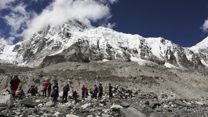 Uzavreli základný tábor Everestu
