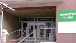 Nepredvídateľné správanie: Agresívny pacient napadol niekoľkých zdravotníkov