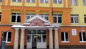 Učiteľku základnej školy ohrozoval žiak s odhaleným prirodzením