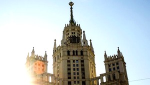 Nad Moskvou zaviala ukrajinská vlajka, Porošenko aktivistom tlieska