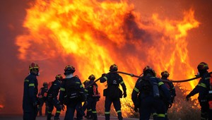 Grécko bojuje s masívnymi požiarmi. Plamene zničili rozsiahle lesy, viaceré dediny evakuovali