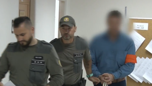 Svoju družku brutálne dobil na smrť. Teraz stojí pred súdom