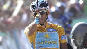 Velitsa naháňali vyše 100km, vyhral opäť Contador