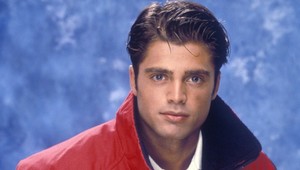 Čo sa stalo s fešákom z Pobrežnej hliadky? Prekvapí vás, ako David Charvet vyzerá a čím sa živí