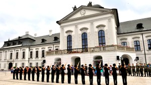 Prezidentov muž predával drogy, zadržali piatich ľudí