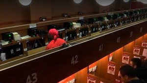 Jedinečná reštaurácia pre samotárov. Najesť sa bez spoločnosti nebolo nikdy ľahšie