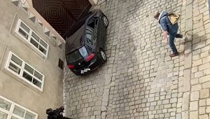 Útočník s nožom, ktorého v centre Bratislavy spacifikovali policajti, skončil na psychiatrii