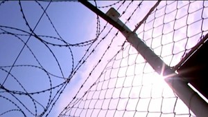 Po desiatich rokoch na úteku sa prihlásil na polícii. Jeho dôvodu neuveríte