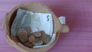 Policajti vyzývajú dôchodcov na opatrnosť. Seniorka prišla o tisíce eur