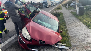 Strašidelná autonehoda. V aute sa nachádzali starí rodičia a vnúčik