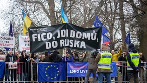 Summit premiérov V4: Fica a Orbána v Prahe vypískali