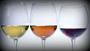 Čašníčka odborníčka. Hosťom omylom naliala víno za 5 tisíc eur