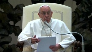 Pápež František kritizuje Trumpa za oddeľovanie detí od rodičov