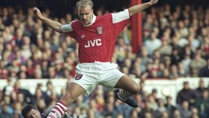 Bergkamp s novou výzvou na ostrovoch
