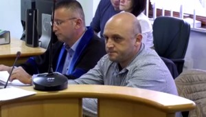 Pred súd sa postavil policajt, ktorý vystrelil na unikajúce aut. Zomrel pri tom 17-ročný Tomáš