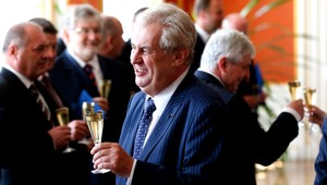 Zeman opäť perlil. Smrť abstinentom a vegetariánom, povedal