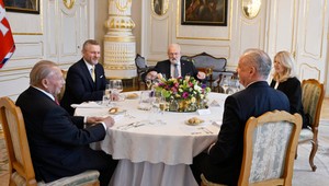 V Prezidentskom paláci sa stretli bývalé hlavy štátu. Okrem diskusie si pochutnali na delikátnom menu