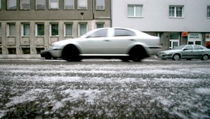 Meteorológovia varujú pred poľadovicou vo viacerých krajoch. Zhoršila sa aj smogová situácia