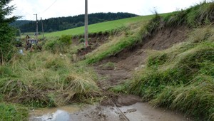 Východ strašia povodne, pri Kežmarku uzavreli cestu