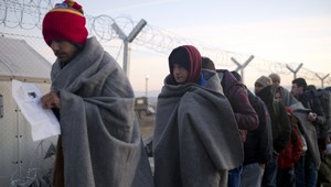 Zúfalí utečenci čakajú na otvorenie hranice, nechcú ich pustiť ďalej