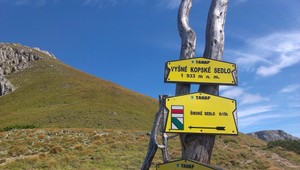 VIDEO: Turisti chodia vo Vysokých Tatrách aj naboso. Reportér Jozef Kubáni si to vyskúšal tiež