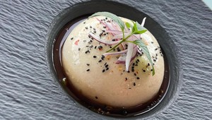 RECEPT: Bao plnené bravčovým mäsom, jarnou cibuľkou a čínskou kapustou