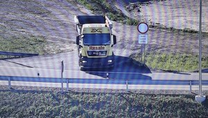 Mimoriadne nebezpečná jazda kamionistu:  V protismere desil vodičov na R7