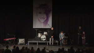 Spomienkový koncert pre Violu. V starej tržnici si jej pamiatku uctili stovky ľudí