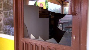 Valentínsky zlodej si vzal dve krabičky cigariet a bonboniéru v tvare srdca