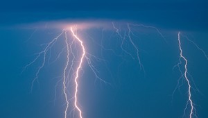 V Liberci udrel do zeme blesk: Zranených je údajne 15 ľudí