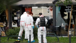 Záhrebom otriasol výbuch: Bomba v kaviarni poškodila okolité budovy