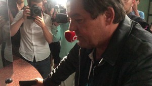 Mariána Kočnera a Pavla Ruska priviezli na súd, kde sa bude rozhodovať o ich prípadnej väzbe