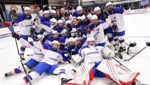 TAKTO naše juniorky oslavujú postup do štvrťfinále MS v hokeji