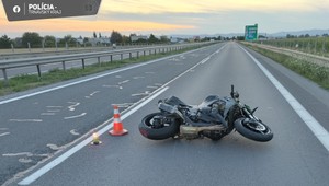 Jazda na zadnom kolese ho stála život. Motorkár zomrel na diaľnici