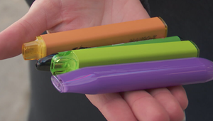 Obmedzenia e-cigariet môžu priniesť výpadky v rozpočte. Minister hovorí o kompromisoch