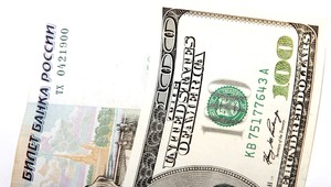 Rusi rubľu neveria, vo veľkom nakupujú americké doláre