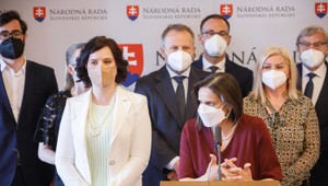 Komentár Arpáda Soltésza: Remišová to dáva na Kotlebu