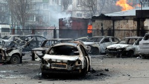 Krvavé boje pokračujú. Raketový útok v Mariupole neprežilo 29 civilistov