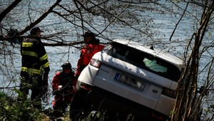 Opustené auto v Hrone patrilo žene. Tá je stále nezvestná