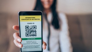 COVID pasy: Krajiny si začínajú určovať svoje vlastné pravidlá, európsky parlament chce jednotnosť