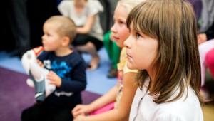 Vychovávateľka trestala škôlkarov elektrošokmi