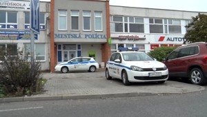 Dve noci, dve brutálne bitky. Páchatelia použili teleskopický obušok