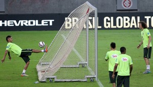 Klamač fyziky Neymar. Klenot Barcelony už šantí medzi kanárikmi!