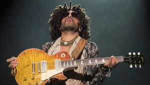 Lenny Kravitz bojuje proti rasizmu novinkou Here To Love