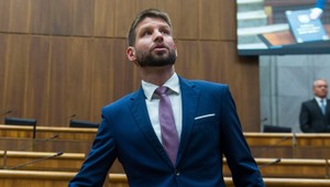 PS tvrdí, že Zurian zneužíva inšpekciu na osobnú pomstu, pripojila sa SaS a OĽaNO