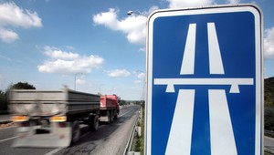 Koniec diaľničným známkam, Brusel chce jednotný mýtny systém