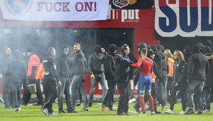 Chuligáni napadli Larssona juniora, otec odstúpil z postu trénera