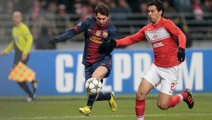 Messi (25) sa vyrovnal Van Nistelrooyovi, ohrozuje Müllera